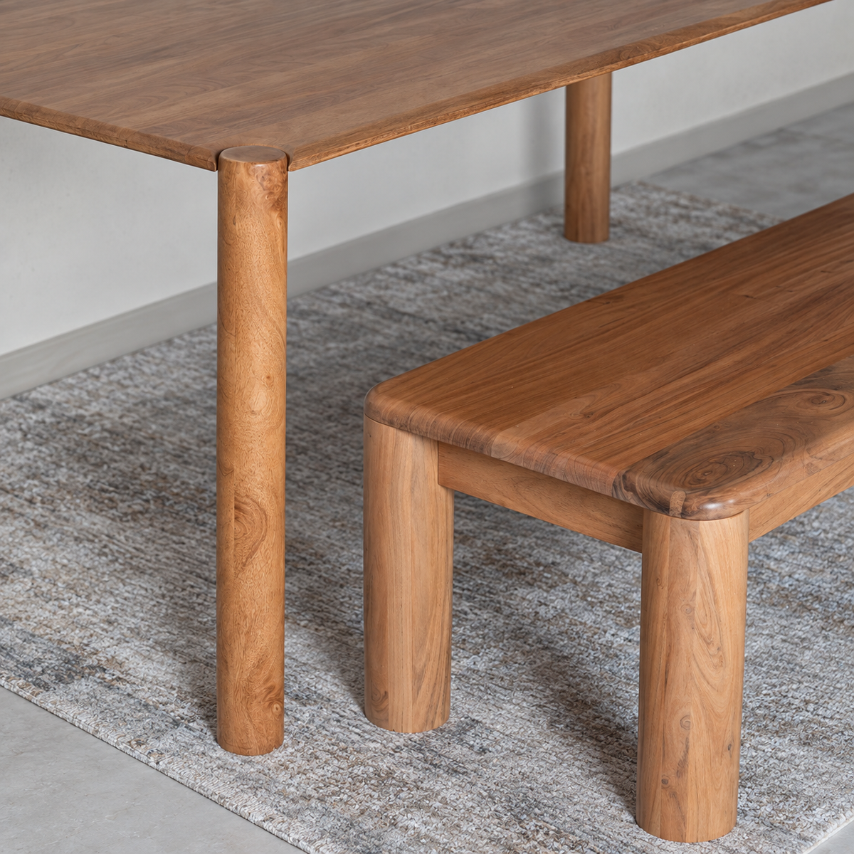 NAGI DINING TABLE