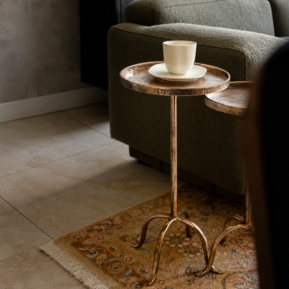 Hand beaten table (S)